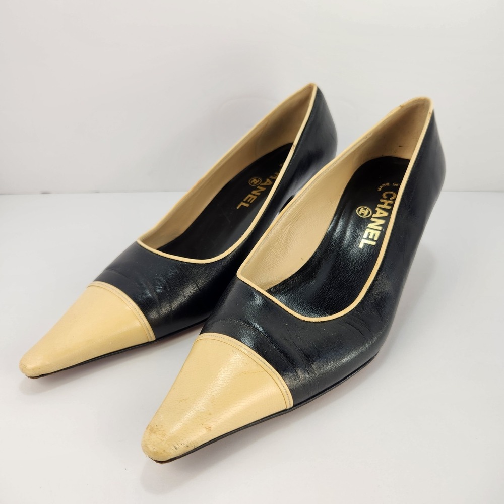 CHANEL Classic Black Beige Cap Toe Leather Pumps Heels Size 37 Made‎ in Italy